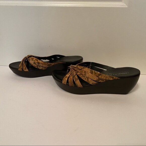 DONALD J. PLINER BROWN LEATHER WEDGE THONG SANDAL SHOES STRAPS - Picture 10 of 14